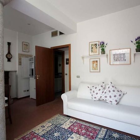 Charming Navigli Apartment Milan Bagian luar foto