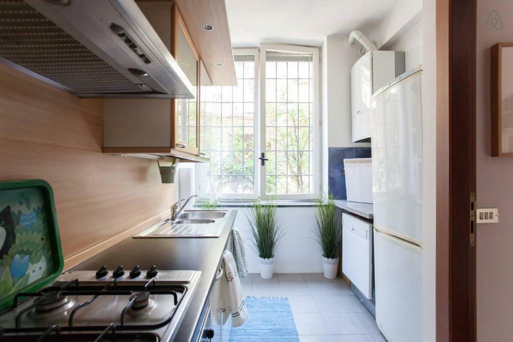 Charming Navigli Apartment Milan Bagian luar foto