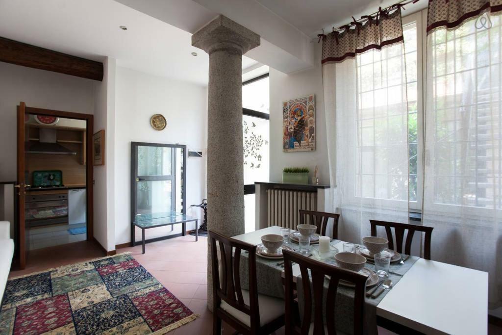 Charming Navigli Apartment Milan Bagian luar foto